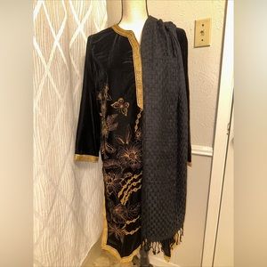 New Arrival Pakistani  Indian Velvet Party Wear Painted Suit